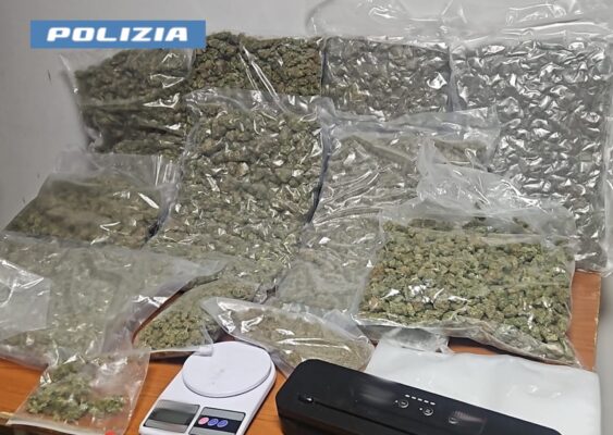 Catanese nascondeva dieci chili di droga nell’armadio – IL VIDEO