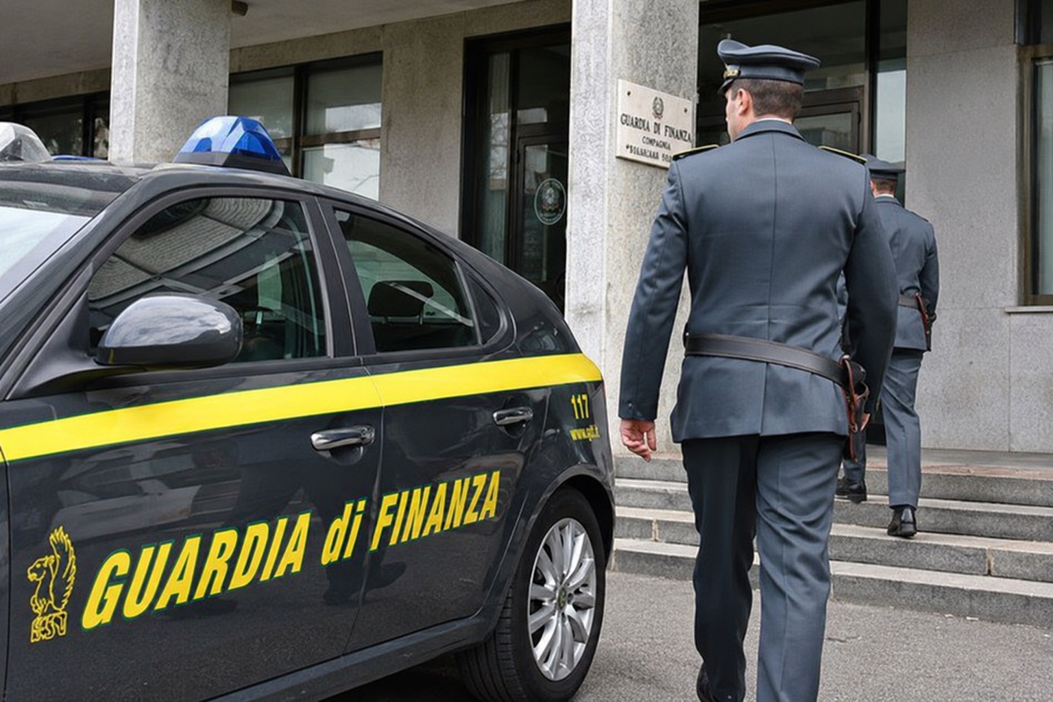 Finanziere arrestato a Catania, avrebbe chiesto denaro per ridurre cartelle esattoriali