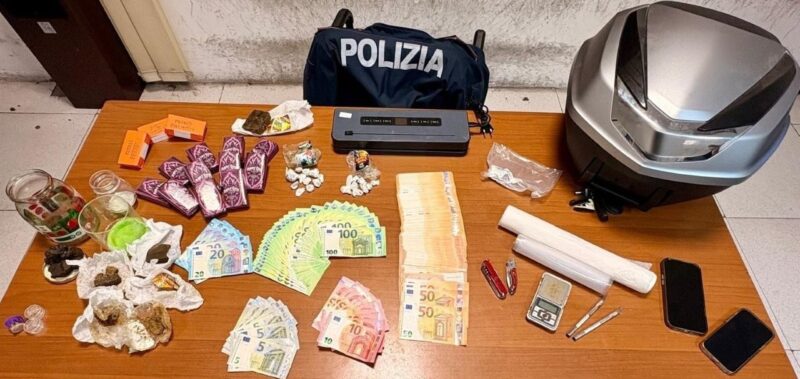 Giovane con oltre 1,6 kg di hashish fugge dal posto di blocco. In casa 12mila euro in contanti
