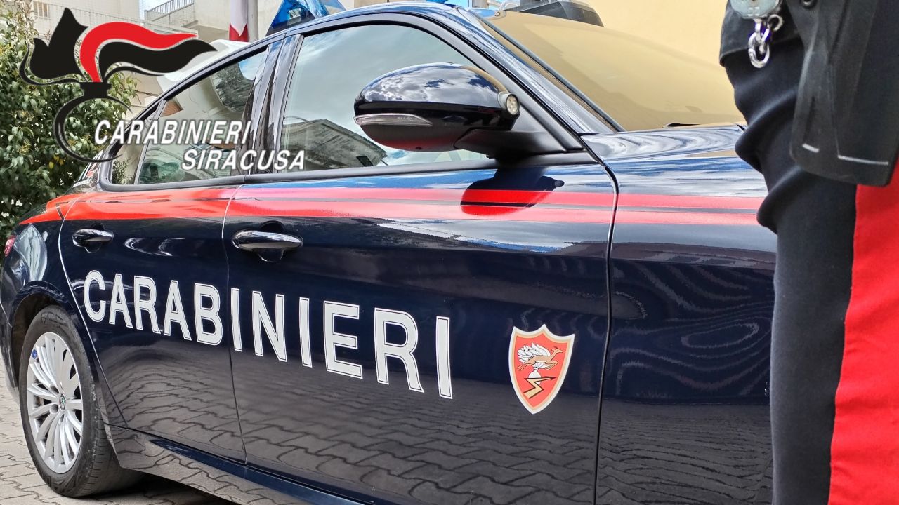 Noto, sventata truffa dello specchietto ai danni di due francesi