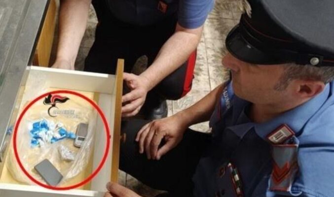 Giovane di Santa Maria di Licodia nei guai per la droga