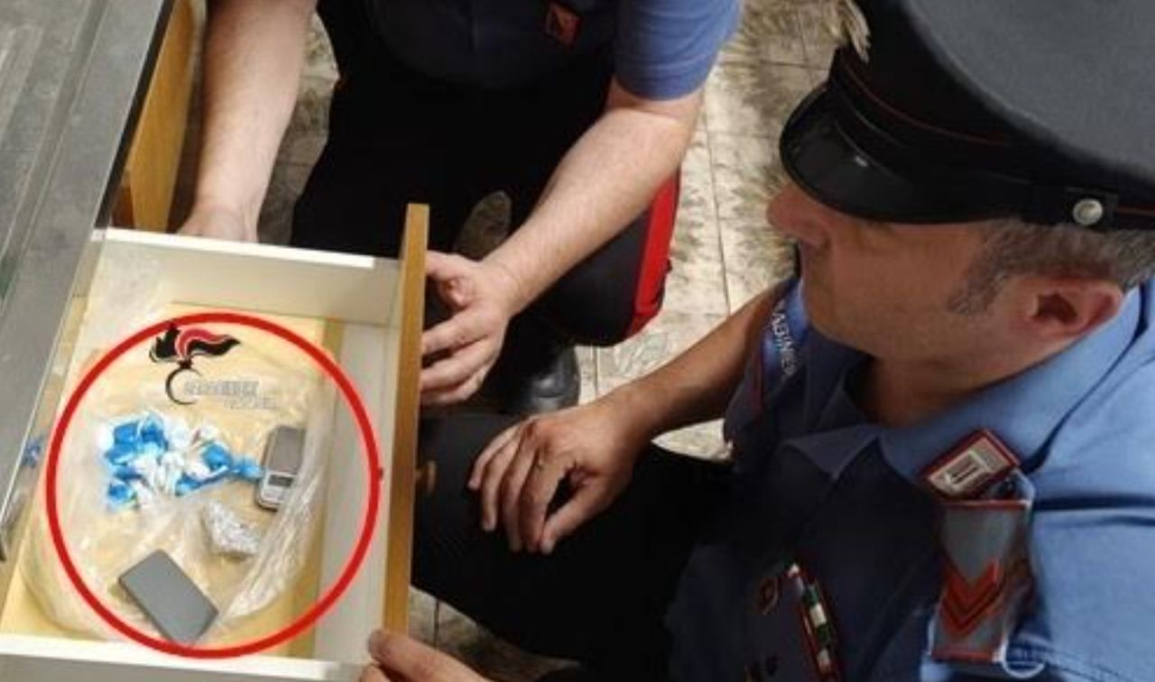 Giovane di Santa Maria di Licodia nei guai per la droga