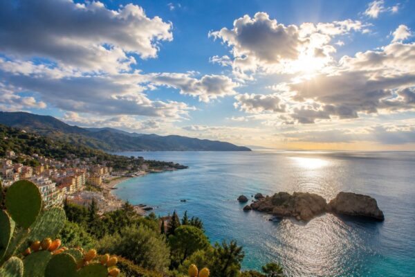 Meteo, in Sicilia sole “a tratti” ma con punte di 34 gradi