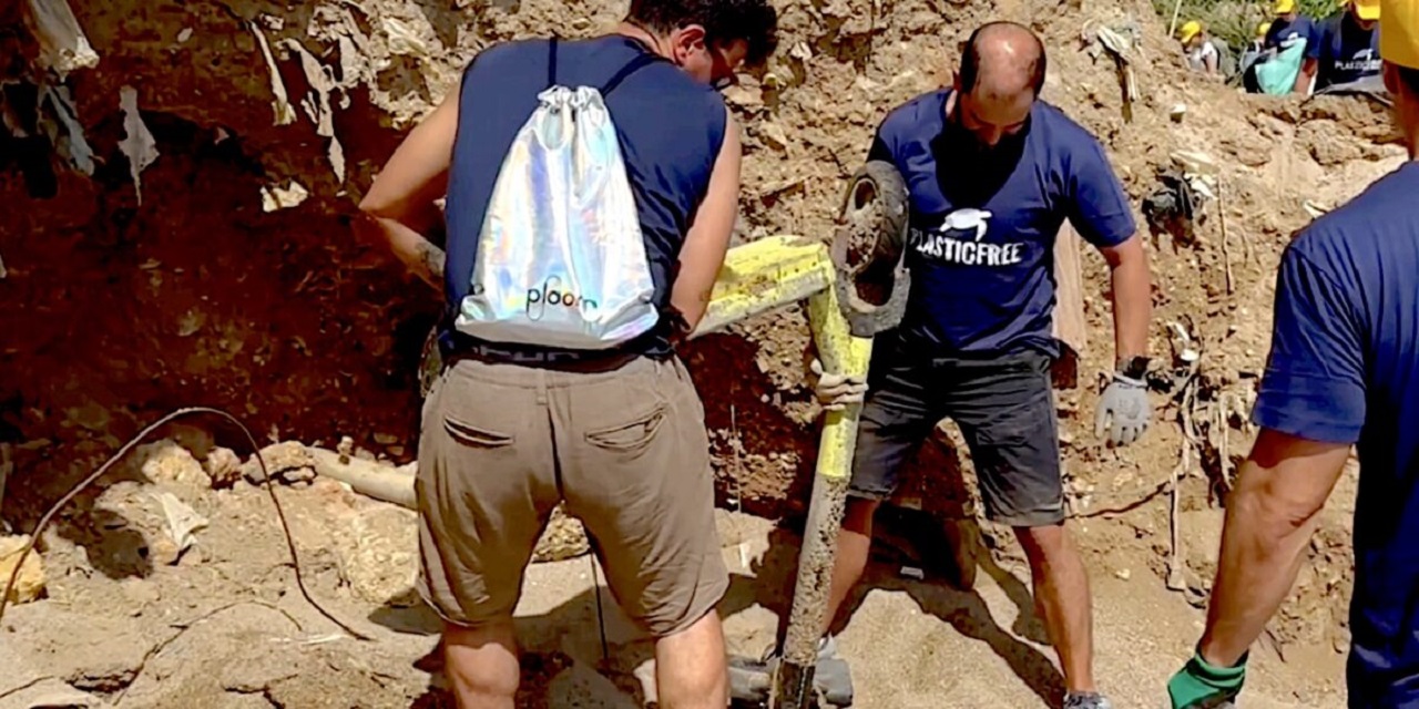 Recuperati monopattini nascosti alla foce dell’Oreto a Palermo