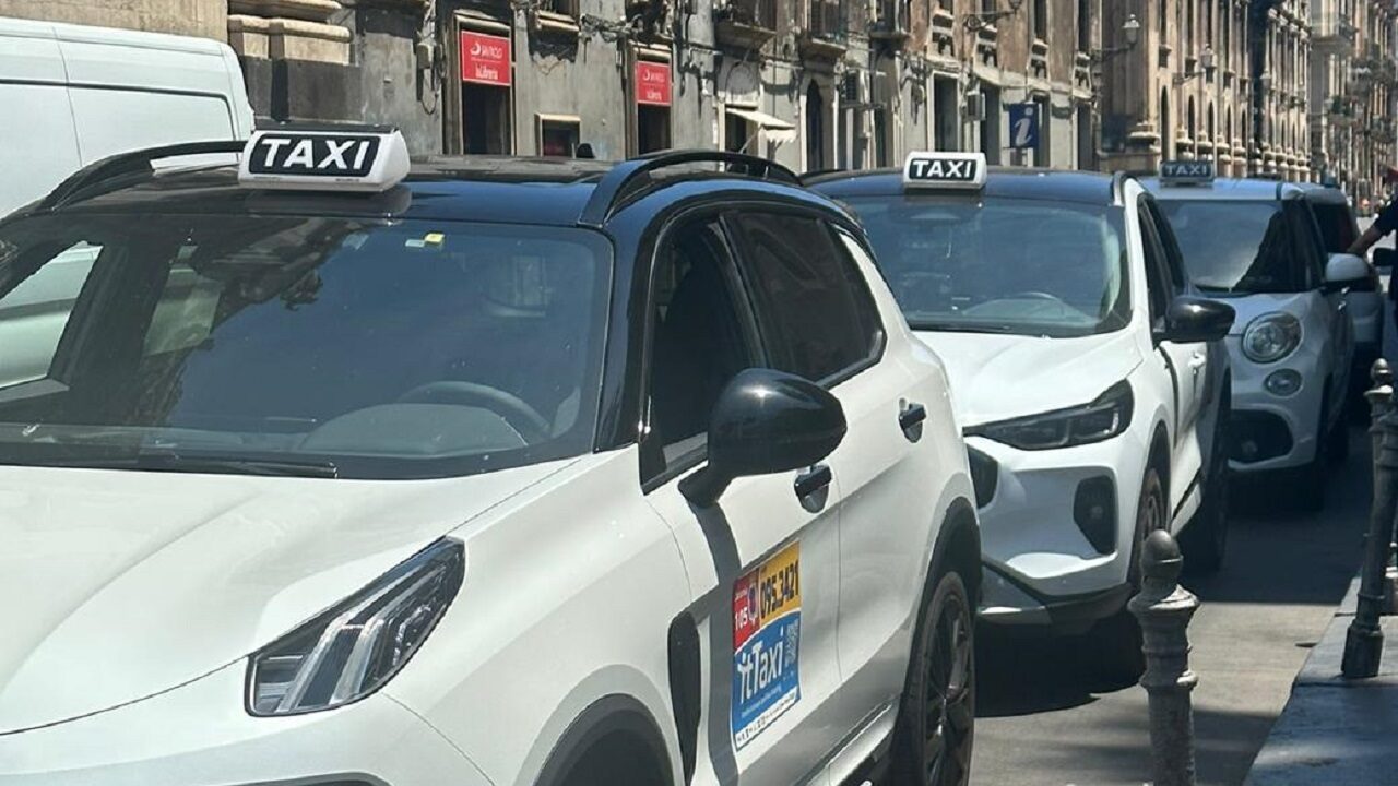 Servizio taxi a Catania, arriva l’introduzione di tre nuove formule tariffarie sperimentali