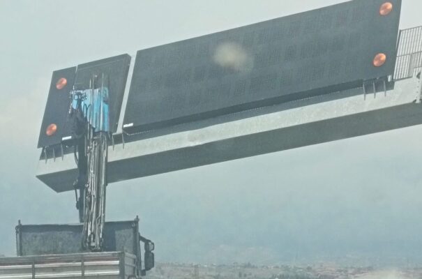 Tangenziale di Catania nel caos: camion urta la segnaletica, traffico paralizzato