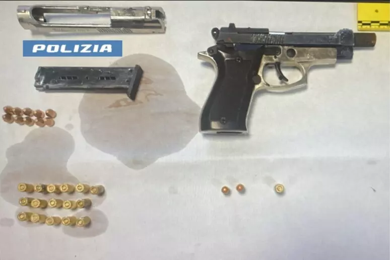 Blitz allo Zen di Palermo, armi e veicoli rubati nei sottoscala condominiali