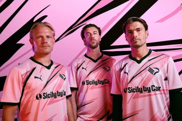 Presentata la nuova maglia “ecosostenibile” del Palermo: tutti i dettagli