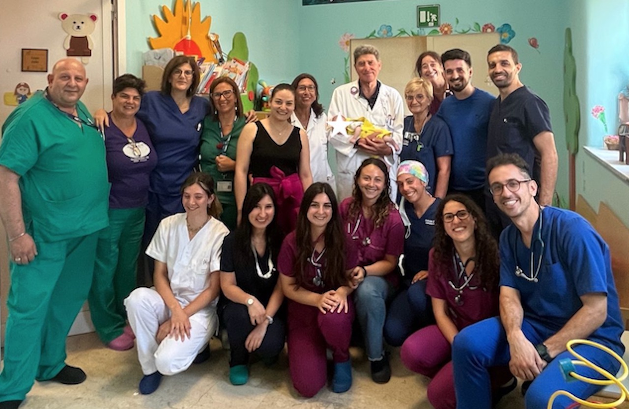 Neonato salvato al Policlinico di Palermo grazie a un intervento multidisciplinare: aveva una rarissima associazione di malformazioni congenite