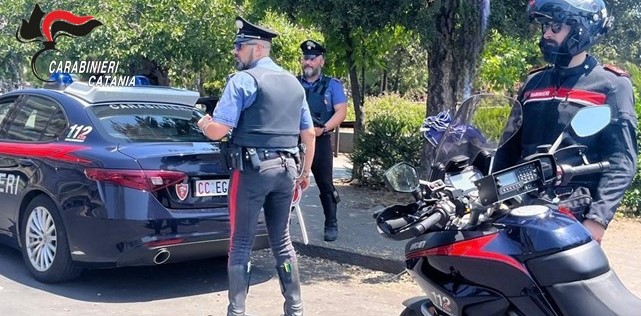 Catania, tenta lo stupro in ascensore ma la vittima reagisce: arrestato 20enne
