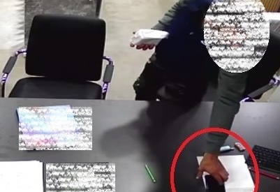 Catania, entra nel negozio e ruba lo smartphone dalla scrivania – VIDEO