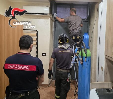 Catania, sequestrata una casa dello spaccio a San Cristoforo: immobile sigillato dai Carabinieri