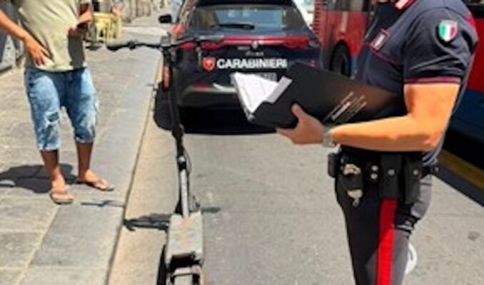 Monopattini elettrici e controlli: da domani assicurazione e “targhino” obbligatori