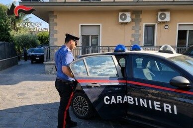 Evade dai domiciliari e si presenta in caserma: “Non voglio più vivere con mia madre”