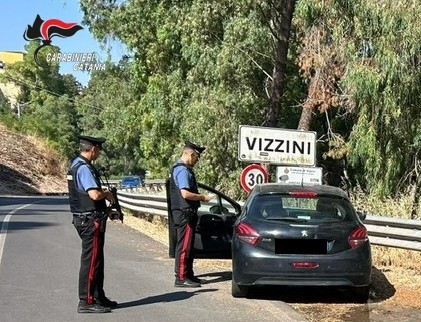 Vizzini, investe lo zio e tenta di travolgerlo una seconda volta: 38enne denunciato per tentato omicidio