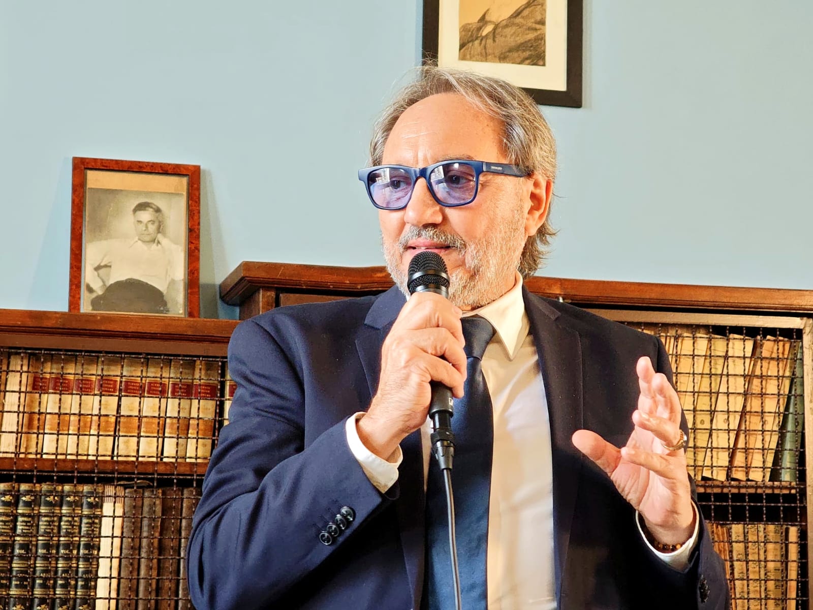 “Il Bell’Antonio – L’ombra del padre”: Salvatore Carmine Guglielmino porta Brancati in scena al Cortile Platamone