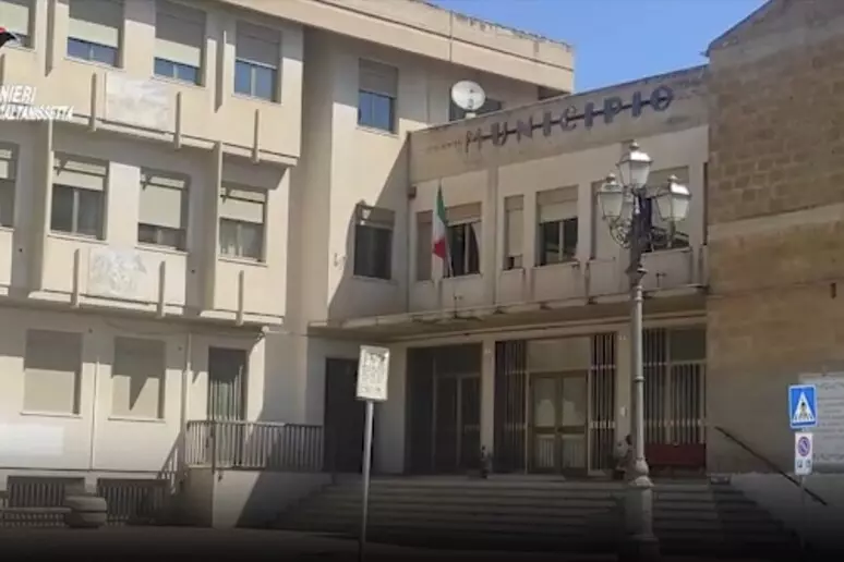 Svelata rete di corruzione nel Nisseno: ai domiciliari sindaco dimissionario e imprenditore