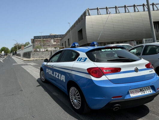 Pretende la consegna del cibo in alloggio e minaccia il vigilantes: studente arrestato dalla polizia a Catania