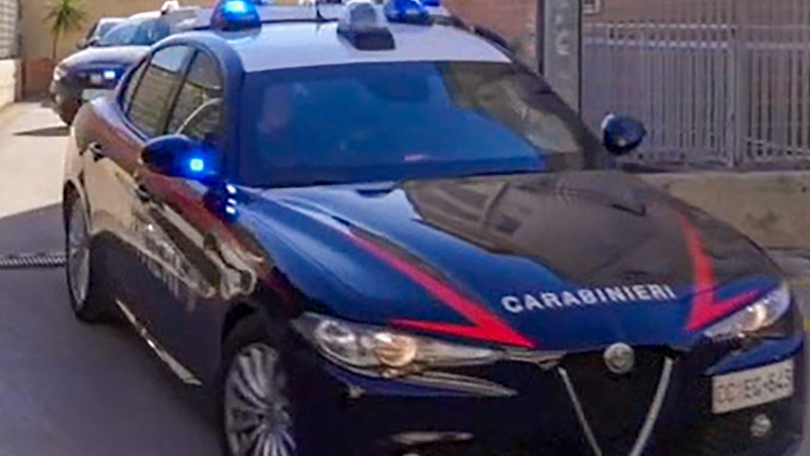 Modica, ruba un’auto dal parcheggio del supermercato: denunciato 34enne