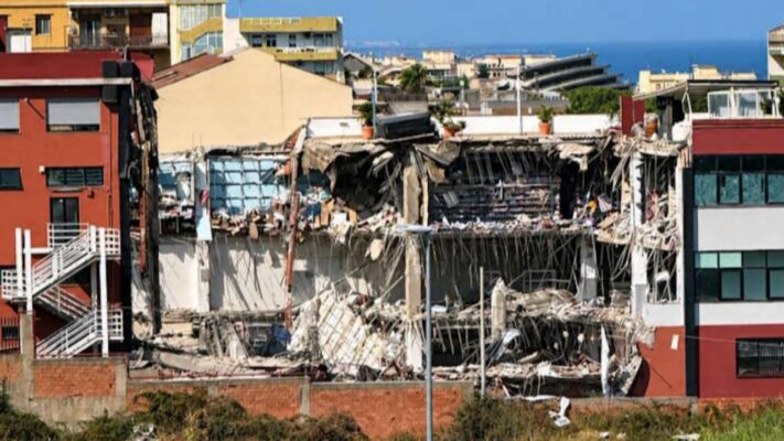 Crollo palazzina a Messina, sei persone disperse. L’appello della figlia: “Non chiamate i loro cellulari”