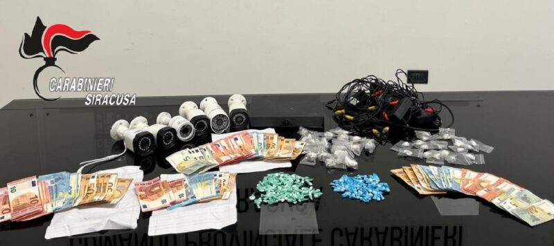Smantellata piazza di spaccio a Siracusa: 5 denunce