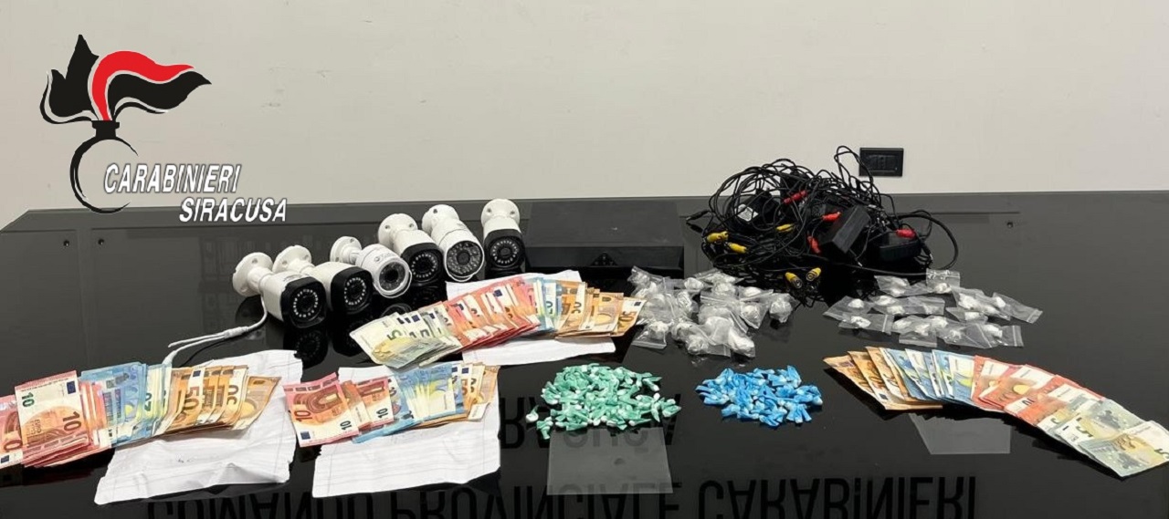 Smantellata piazza di spaccio a Siracusa: 5 denunce