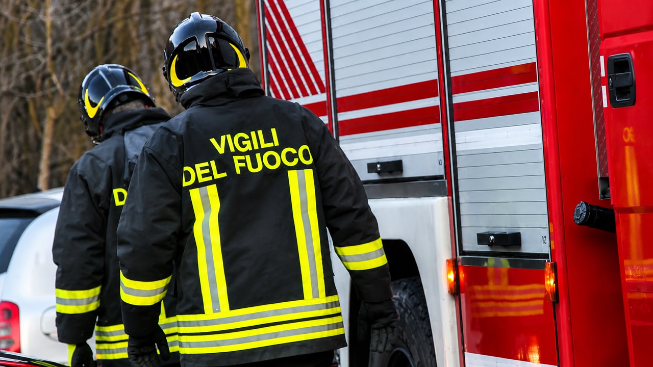 Incendio nel Ragusano: distrutto il deposito della Repack Srl a Santa Croce Camerina