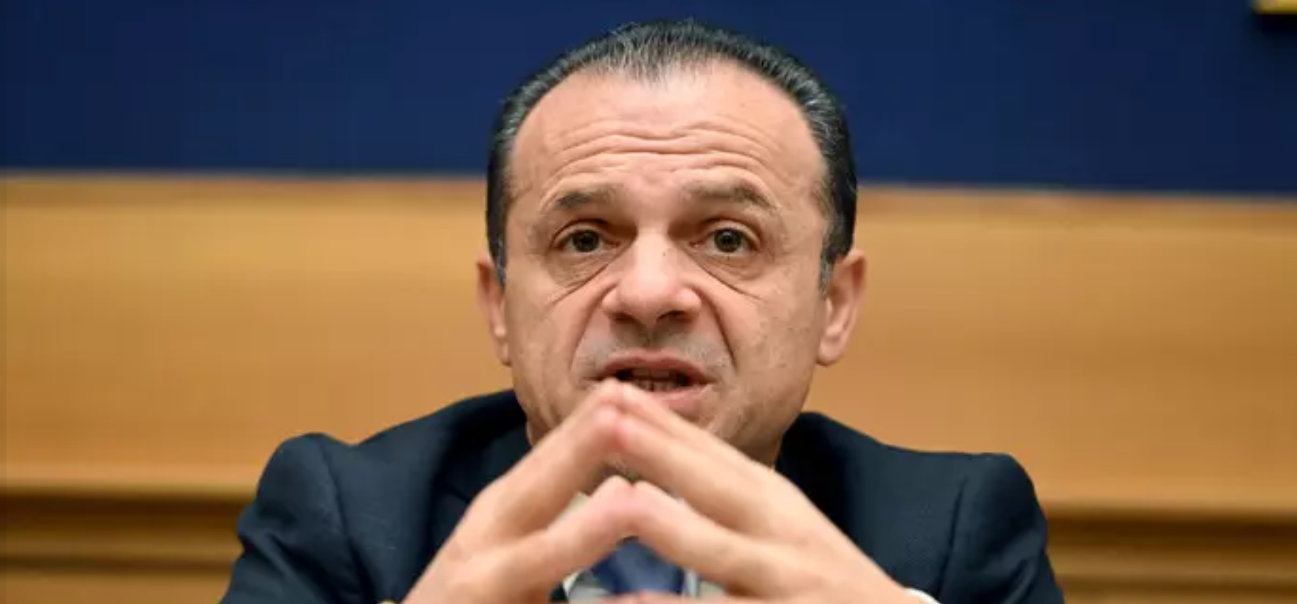 De Luca lancia la sfida da Palermo: “Portiamo a Roma le trattative per il dopo Schifani”