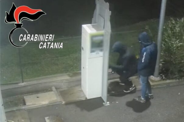 Esplosivi contro Postamat e distributori automatici, tre misure cautelari nel Catanese