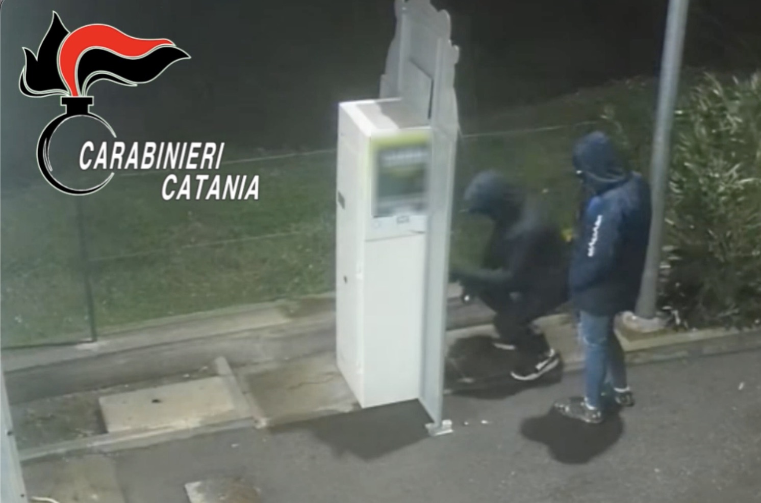Esplosivi contro Postamat e distributori automatici, tre misure cautelari nel Catanese