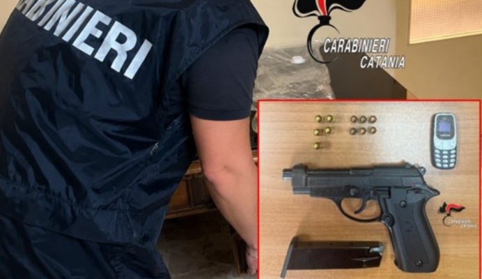 Catania, perquisiscono per droga ma trovano una pistola modificata: arrestato un 21enne