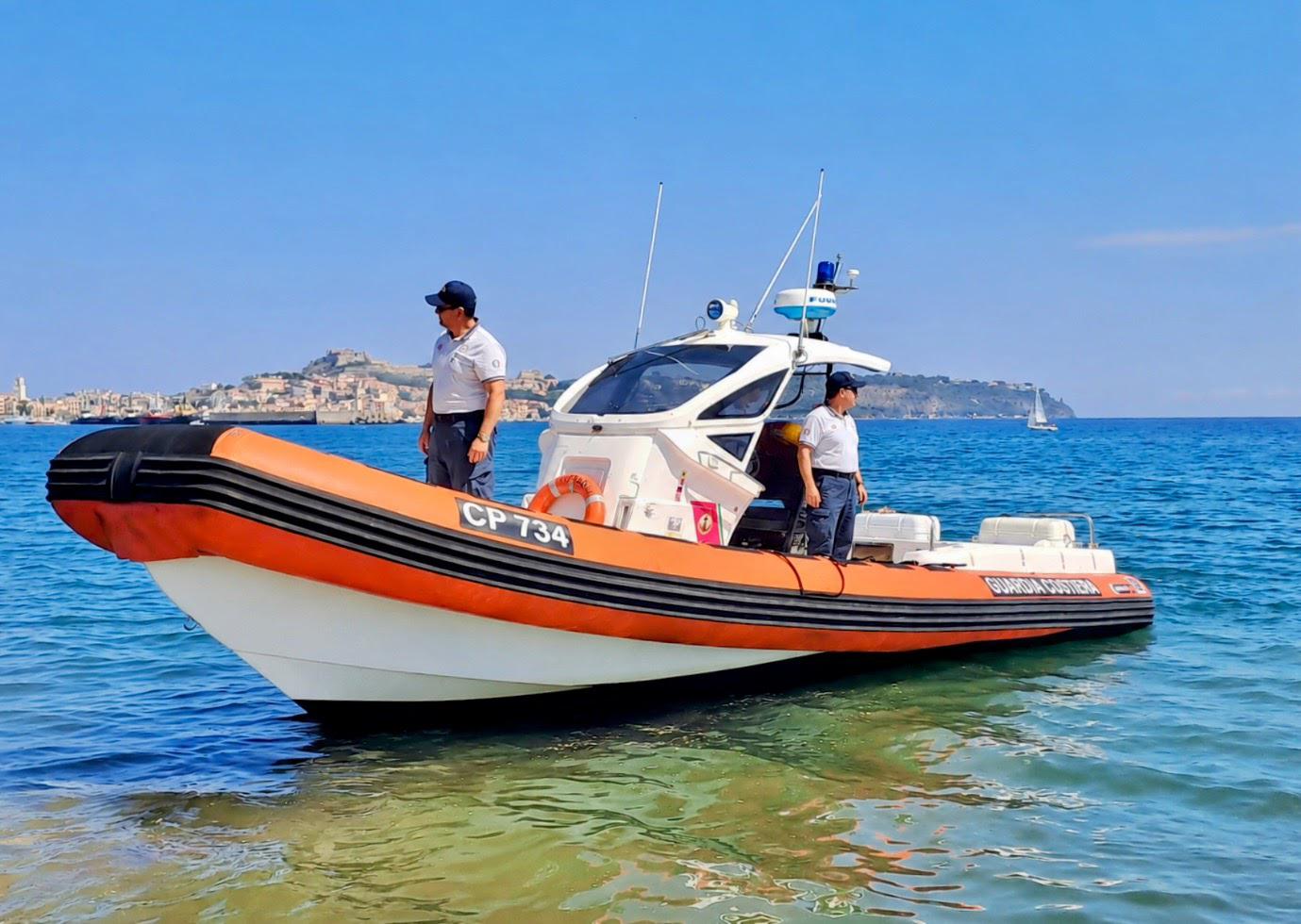 Materassini trascinati al largo dalle correnti dello Stretto: salvate tre ragazze dalla Guardia Costiera