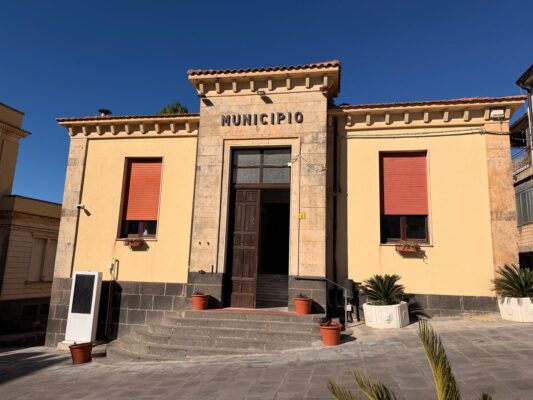 Emergenza idrica a Castel di Iudica: dieci giorni senz’acqua, il sindaco firma un’ordinanza urgente