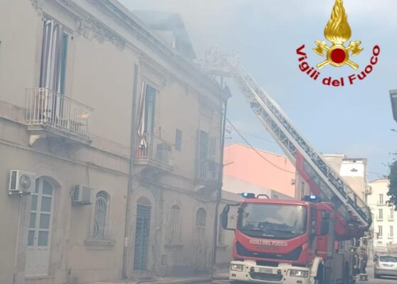 Incendio in un appartamento a Siracusa