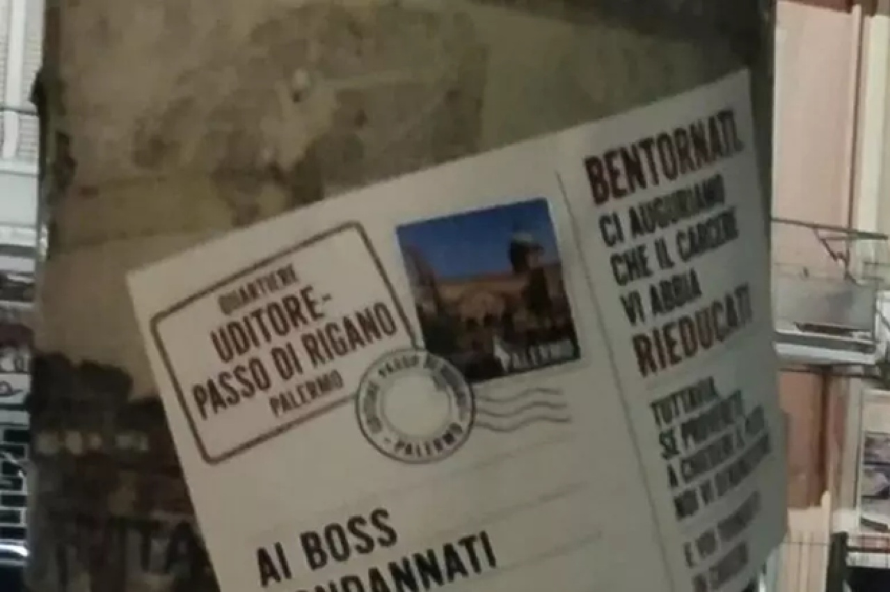 Palermo, adesivi per i boss mafiosi in libertà: “Ci auguriamo che il carcere vi abbia rieducati”