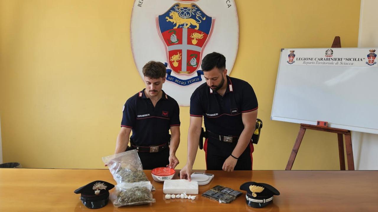Oltre due chili di droga e proiettili nascosti in casa, arrestato un 46enne