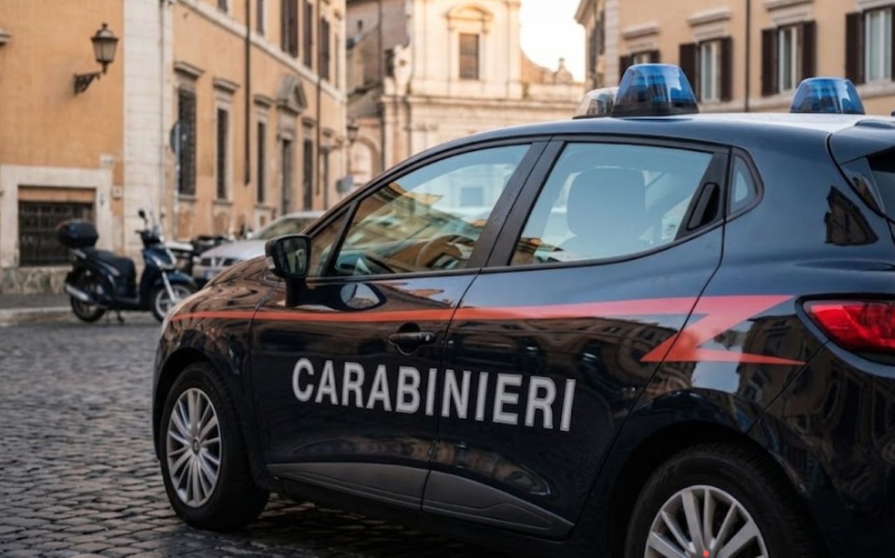 Con droga e contanti nel mobile della cucina: guai per un 21enne di Catania