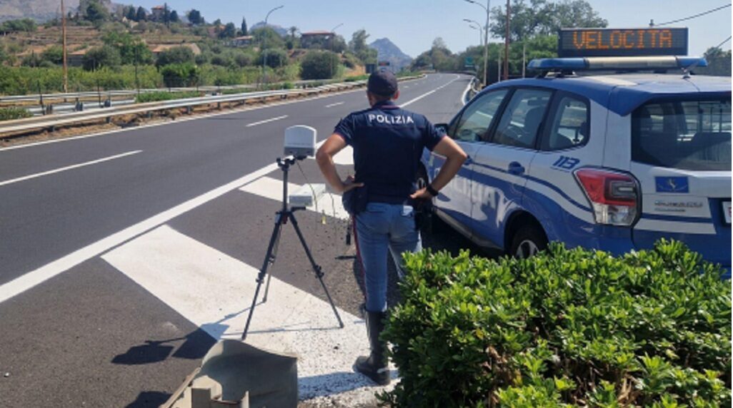 Polizia stradale contro gli eccessi di velocità: al via i controlli sulla A18 e A20