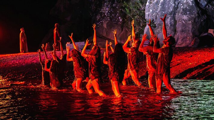 “Inferno di Dante” incanta il pubblico: prima settimana tutta sold out alle Gole dell’Alcantara