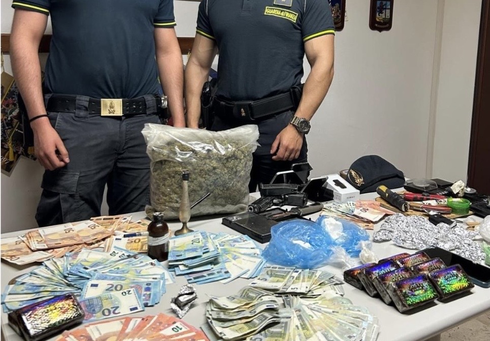 Una roulotte trasformata in supermarket della droga: il maxi sequestro a Marsala