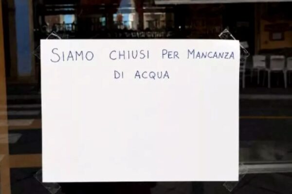 Crisi idrica a Lipari, attività commerciali “costrette” ad abbassare la saracinesca