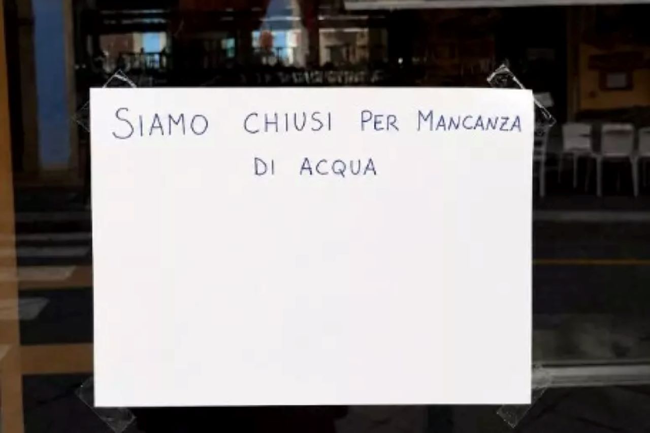 Crisi idrica a Lipari, attività commerciali “costrette” ad abbassare la saracinesca