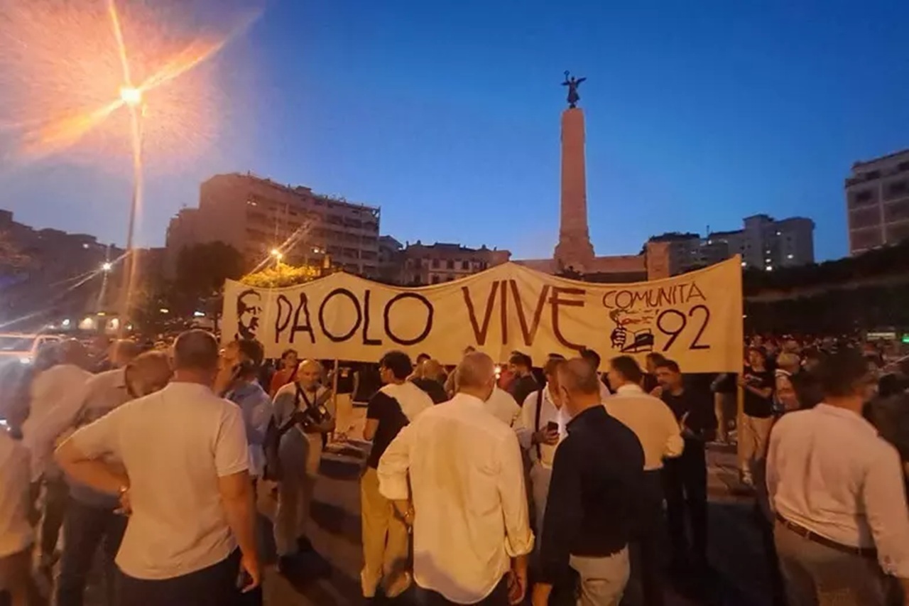 Strage di via D’Amelio, centinaia di persone alla fiaccolata in ricordo di Paolo Borsellino