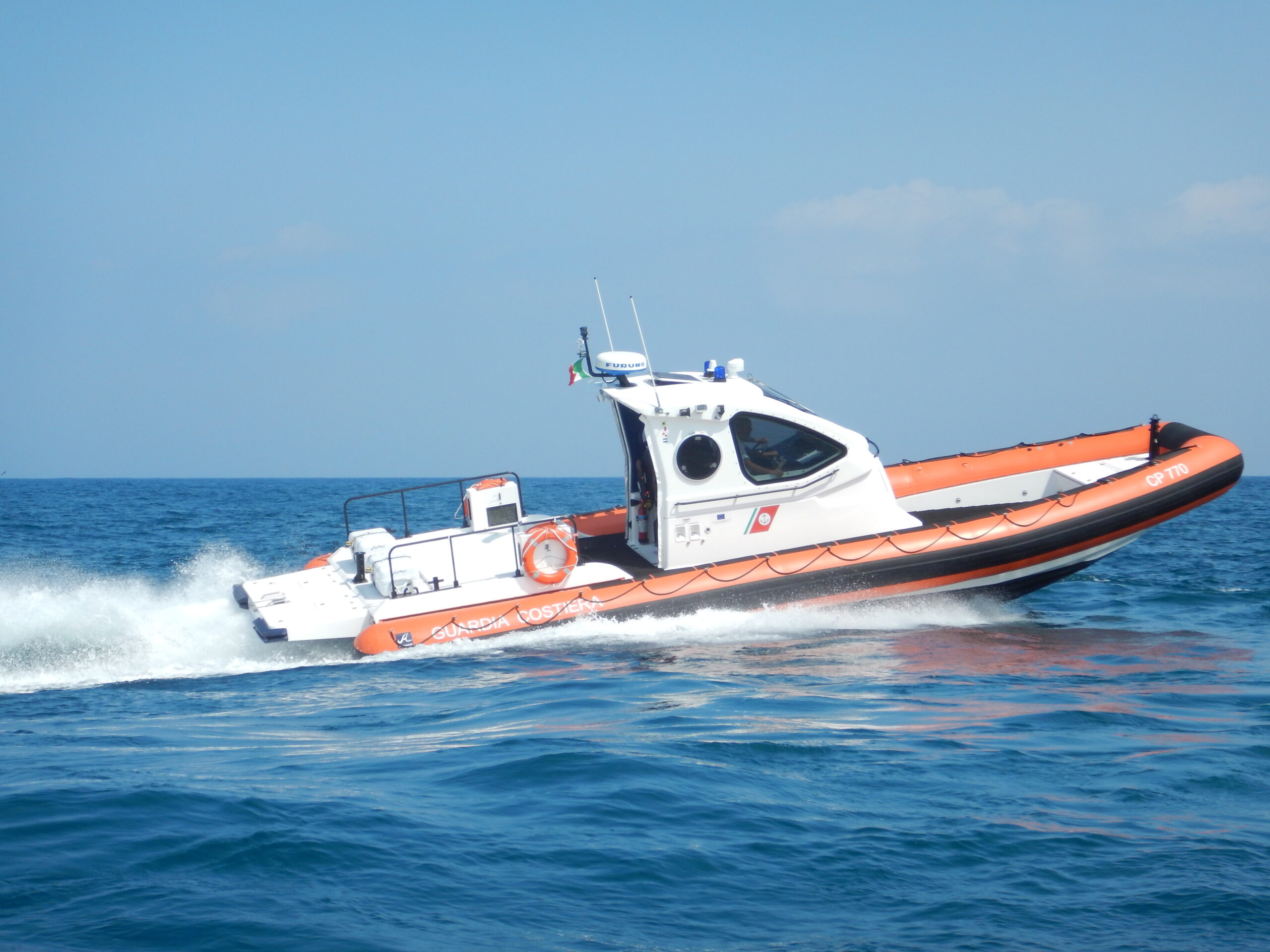 Due bagnanti in difficoltà salvati dalla Guardia Costiera a San Vito Lo Capo