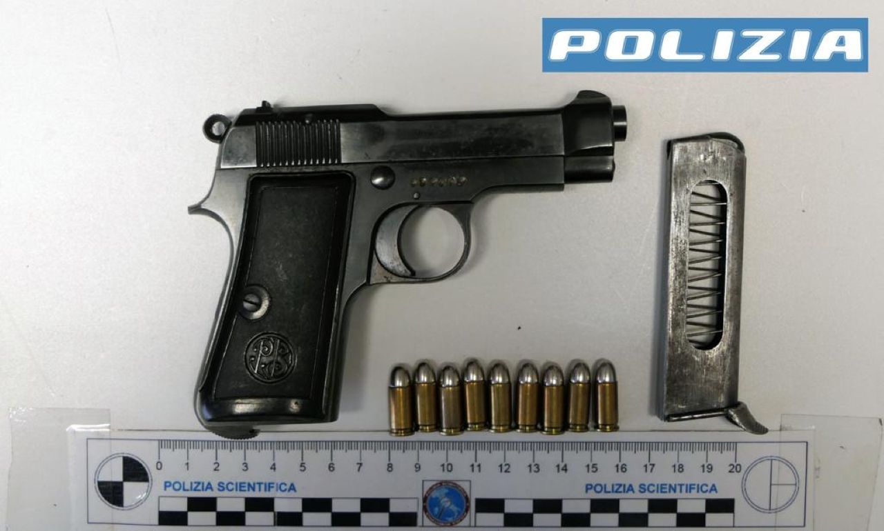 Comiso, arrestato 29enne con una pistola e cartucce modificate