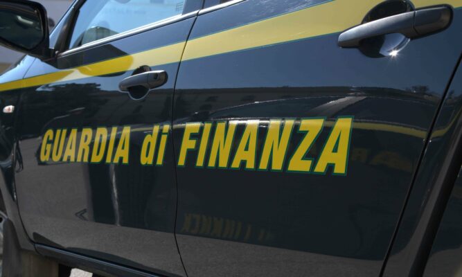 Truffa da 5 milioni di euro ed evasione fiscale: arrestato il giornalista Mario Adinolfi