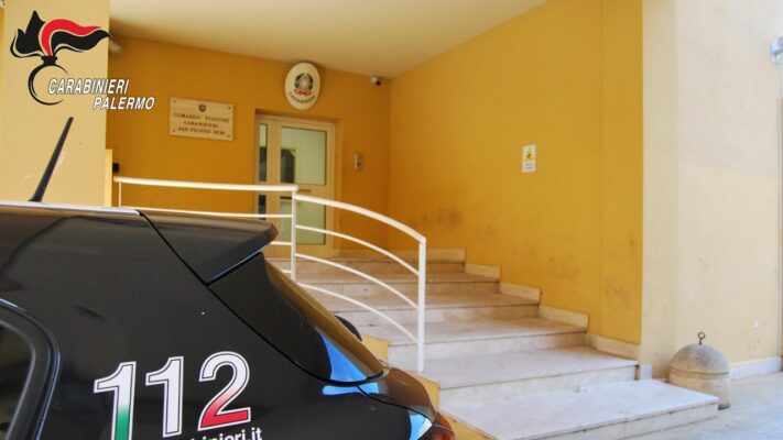 Denunciato un piromane a Palermo: sorpreso mentre dava fuoco ad una zona verde del quartiere Zen