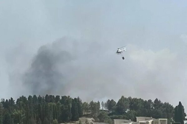 Incendio a Enna bassa: le fiamme avanzano verso l’ospedale Umberto I