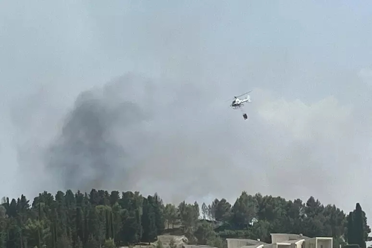 Incendio a Enna bassa: le fiamme avanzano verso l’ospedale Umberto I