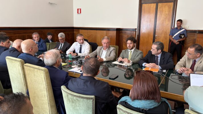Vertenza Pfizer, FIALC CISAL: “Bene la fermezza del Governo, ora l’azienda ritiri il piano. Nessuna cessione a soggetti estranei al settore farmaceutico”